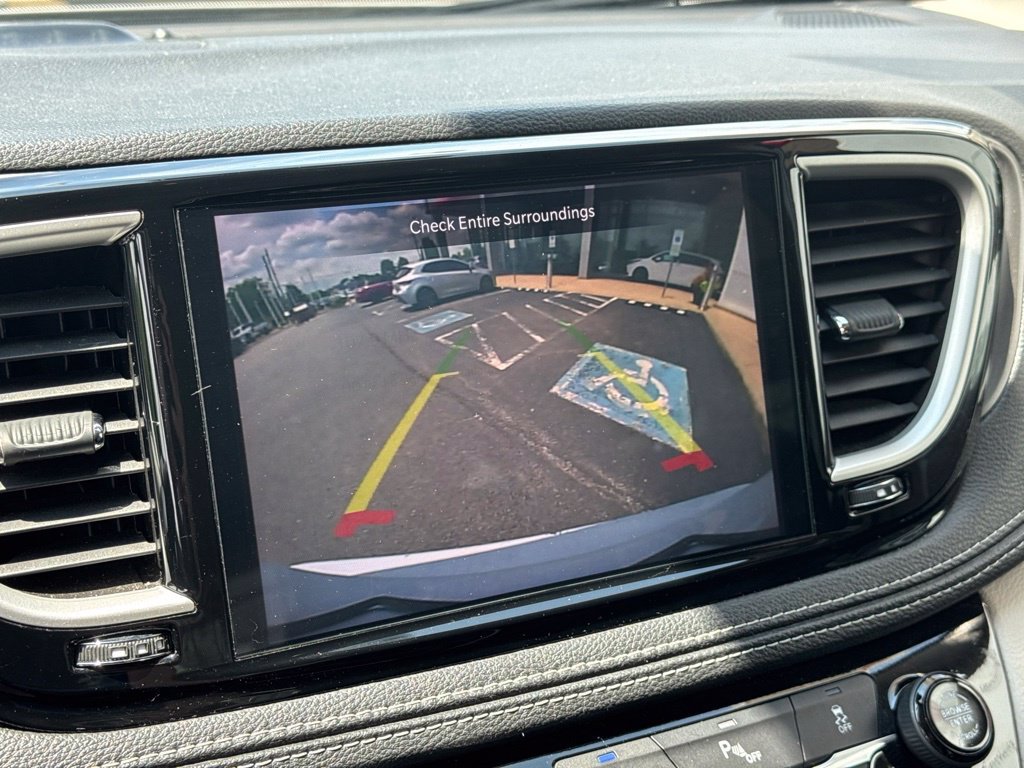 Used 2024 Chrysler Pacifica Limited FWD image 41