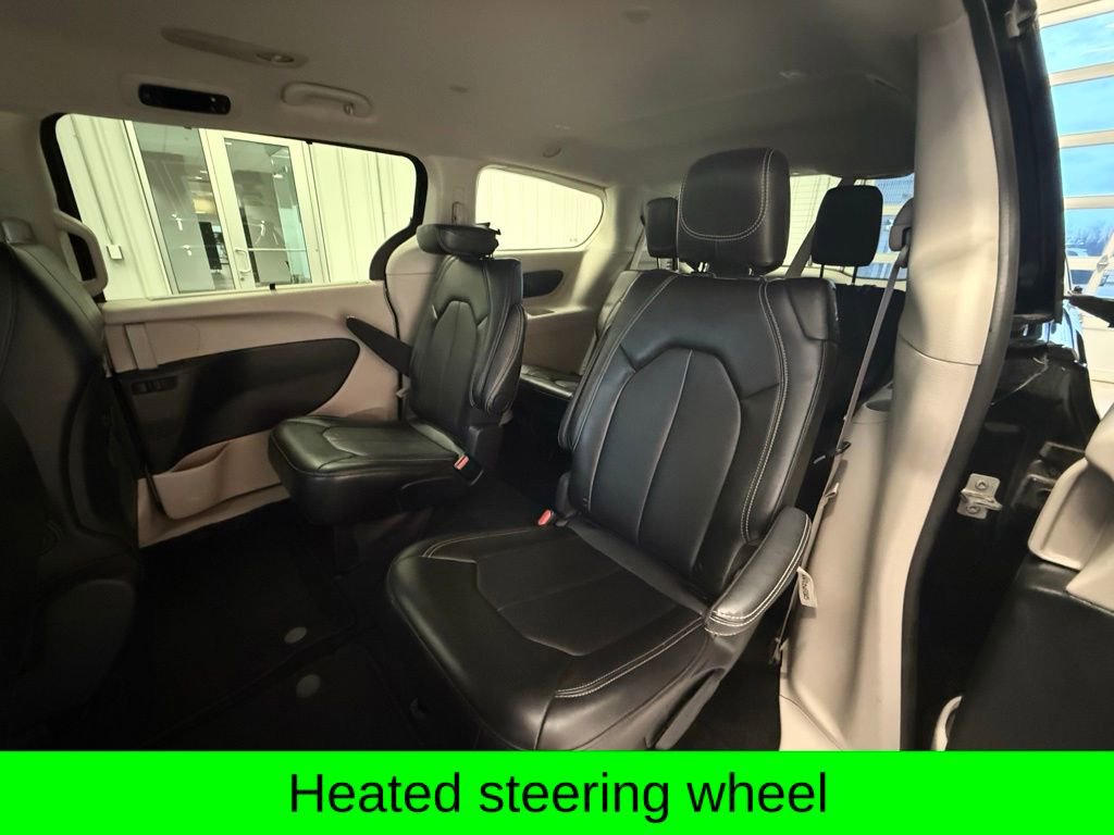 Used 2024 Chrysler Pacifica Touring-L image 14