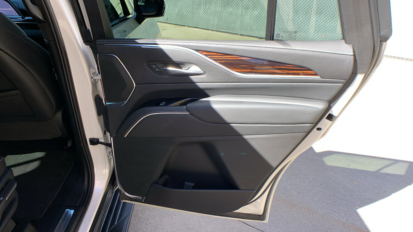 Used 2022 Cadillac Escalade Luxury image 31