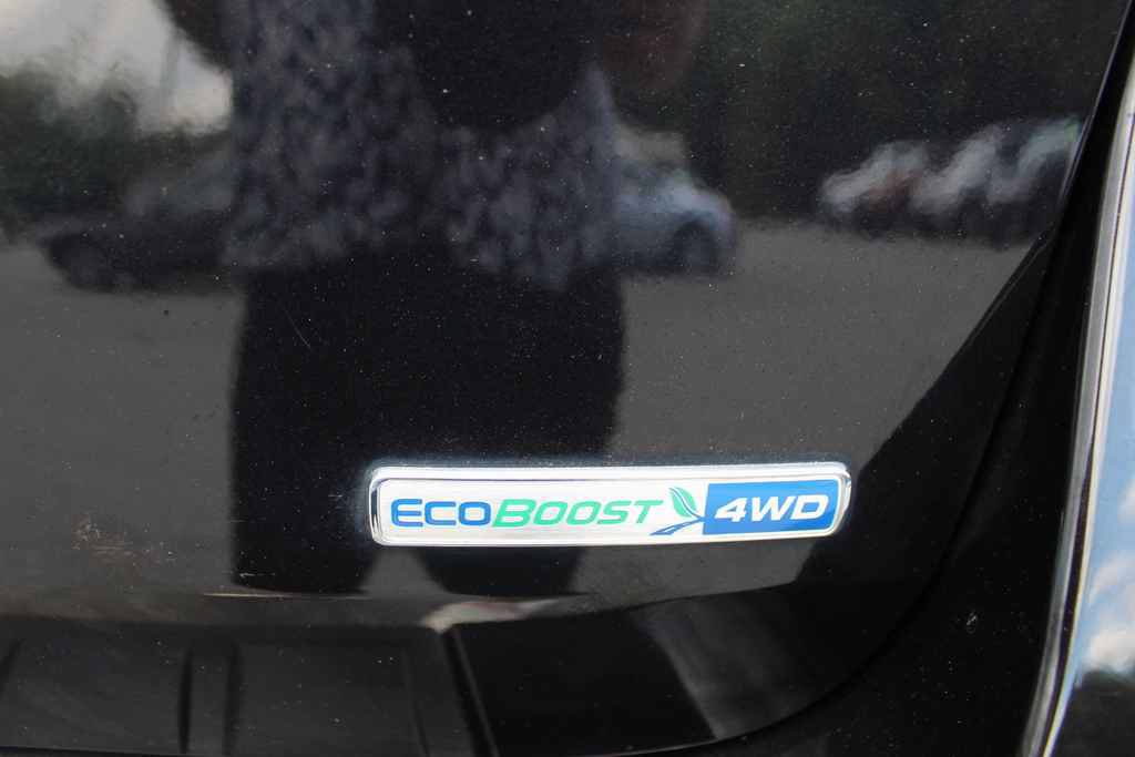 Used 2020 Ford Explorer XLT w/ Equipment Group 202A AWD/4WD image 8