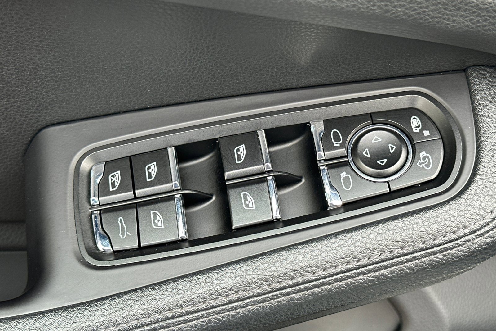 Used 2020 Porsche Macan image 15