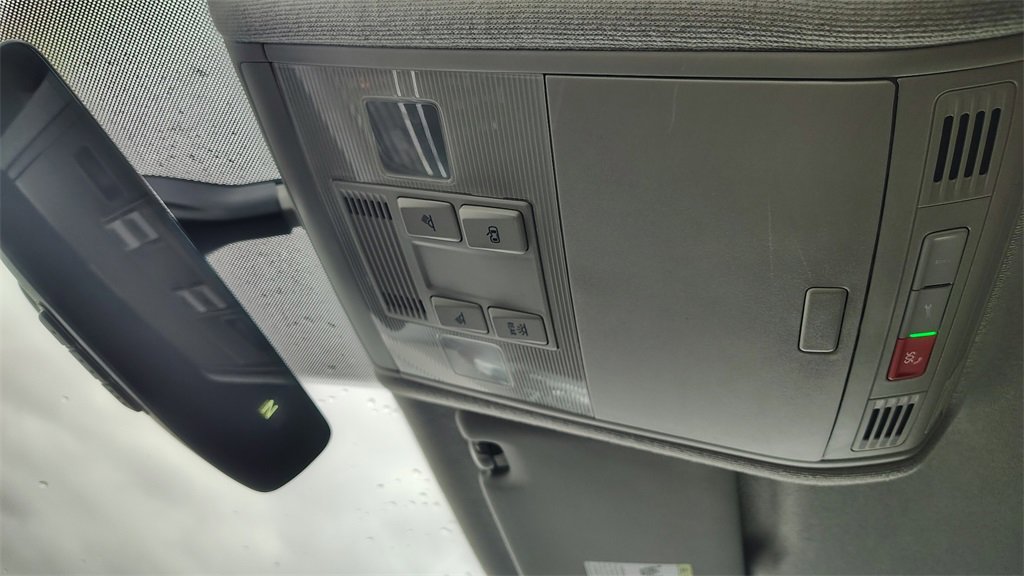 Used 2020 Volkswagen Tiguan SE image 26