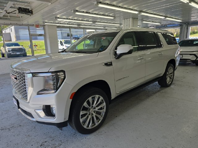 Used 2024 GMC Yukon XL Denali w/ Denali Reserve Package AWD/4WD image 2
