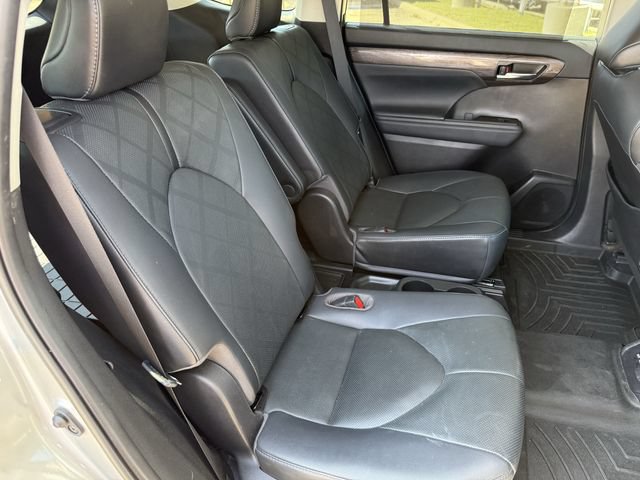 Used 2021 Toyota Highlander Platinum AWD/4WD image 29