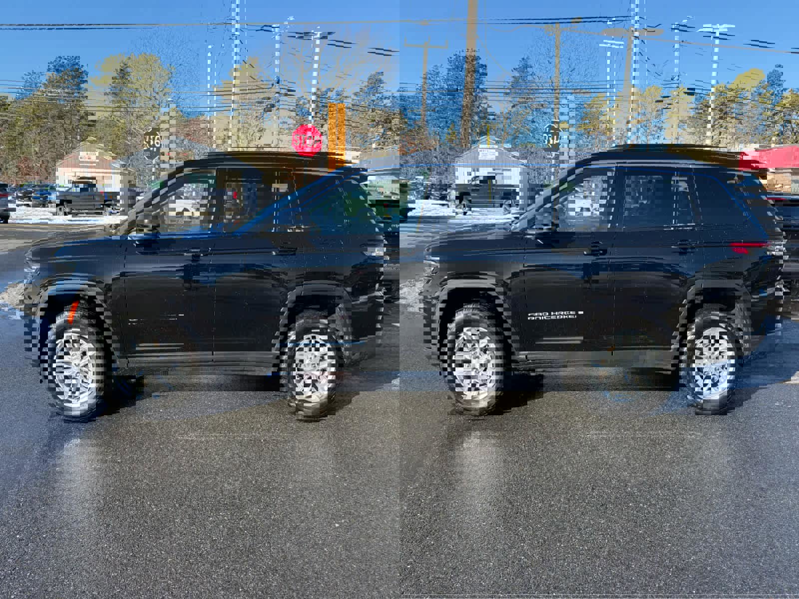 Used 2025 Jeep Grand Cherokee L Laredo w/ Luxury Tech Group I image 5