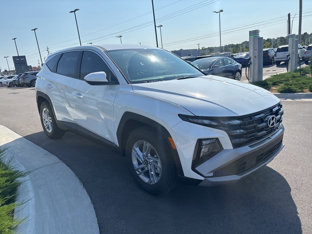 New 2026 Hyundai Tucson SE image 3