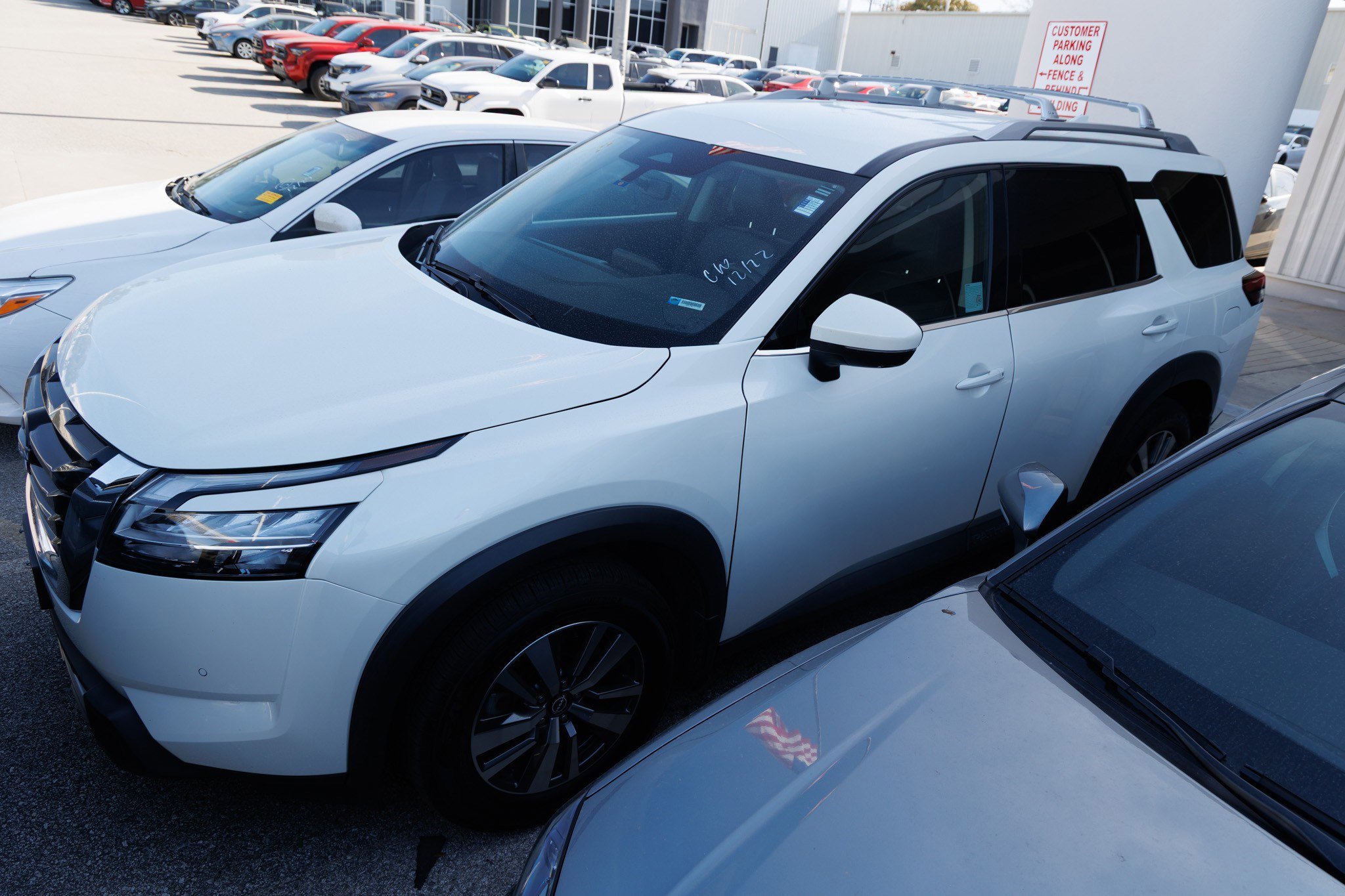 Used 2023 Nissan Pathfinder SL w/ Lighting Package (N92) image 3