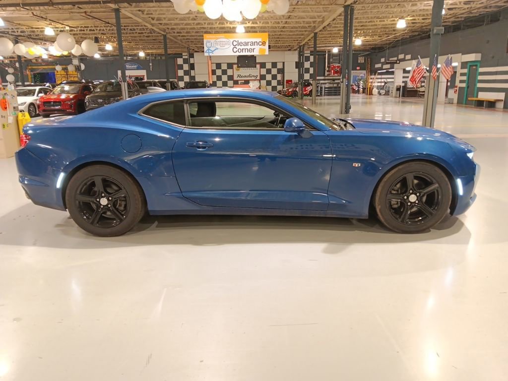 Used 2019 Chevrolet Camaro LT w/ Technology Package image 5