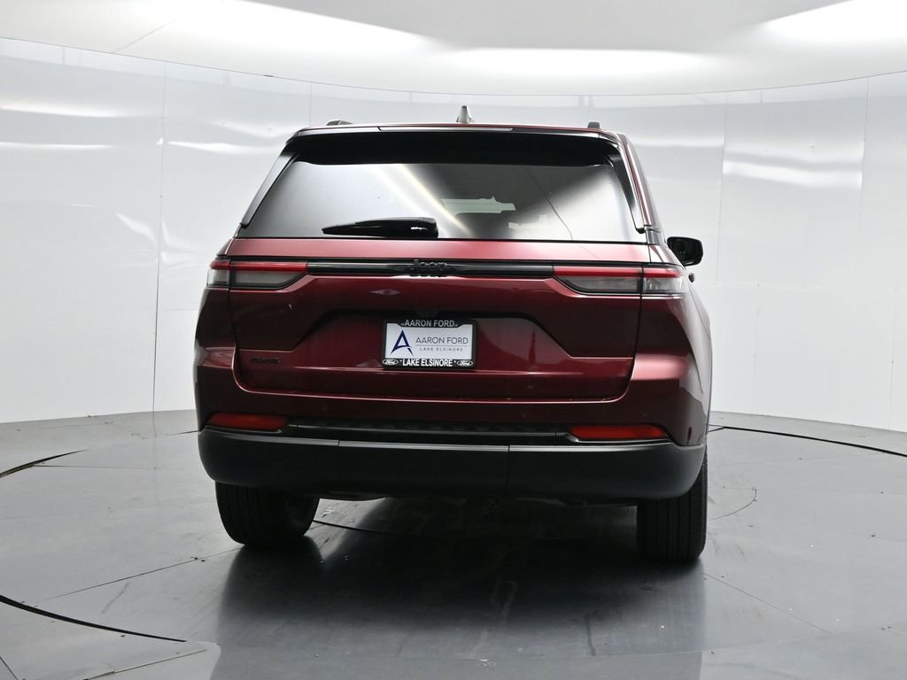 Used 2024 Jeep Grand Cherokee Altitude image 31