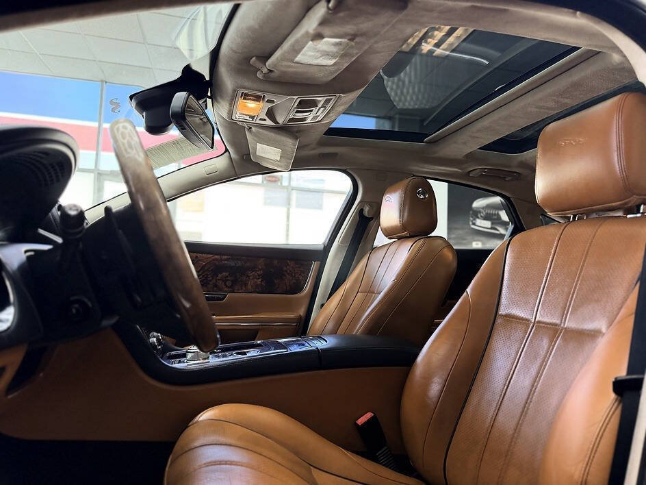 Used 2013 Jaguar XJ AWD image 4