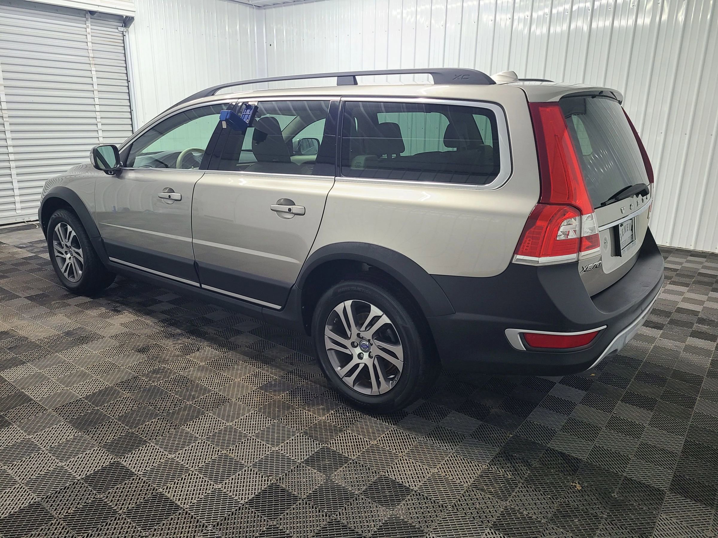 Used 2015 Volvo XC70 T5 Platinum image 9
