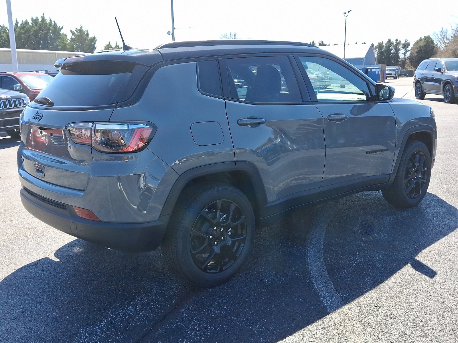 Used 2024 Jeep Compass Latitude w/ Convenience Group AWD/4WD image 6