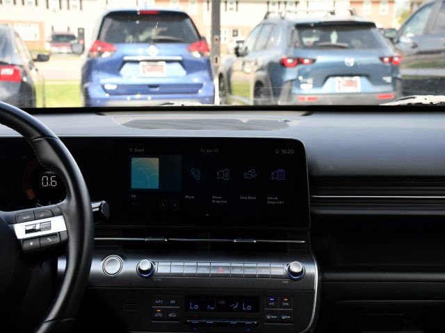 Used 2024 Hyundai Kona SEL image 23