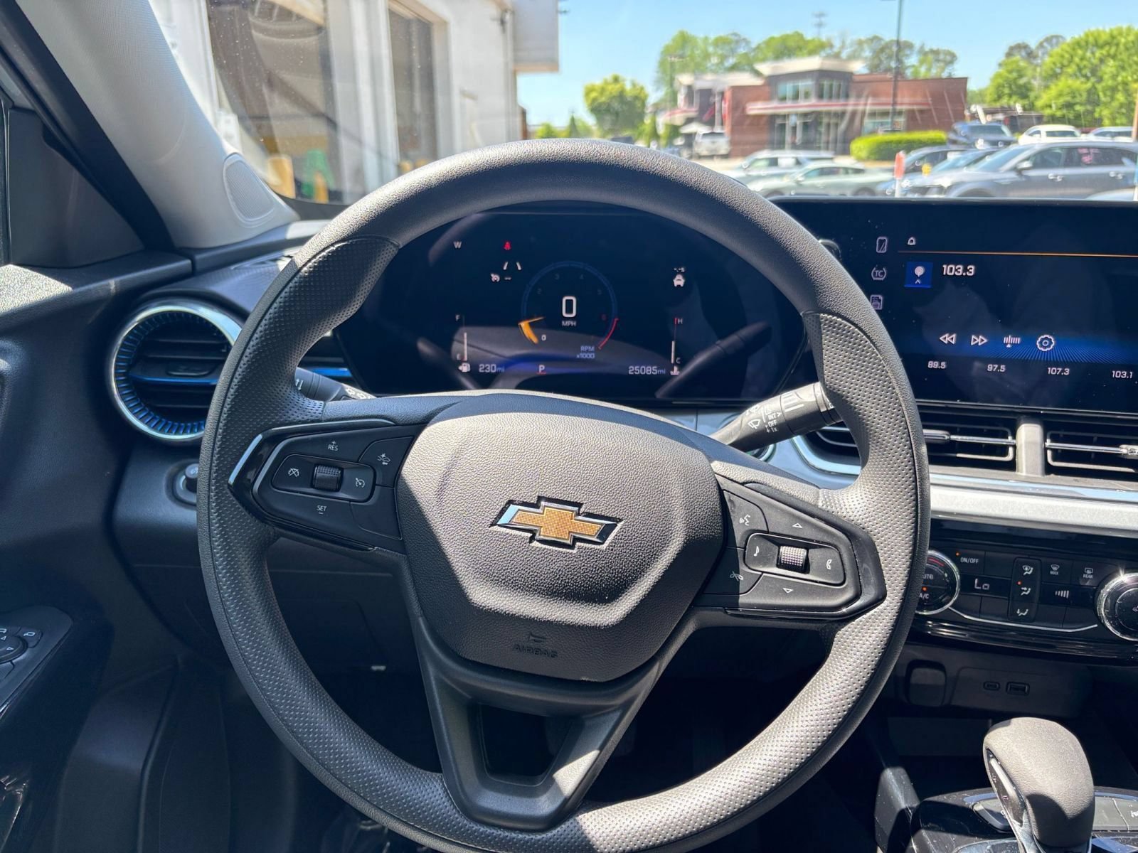 Used 2025 Chevrolet Trax LT FWD image 35
