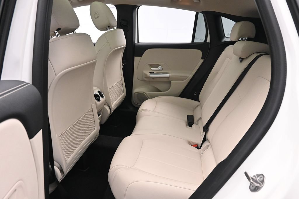 Used 2022 Mercedes-Benz GLA 250 4MATIC w/ Premium Package Lite image 18