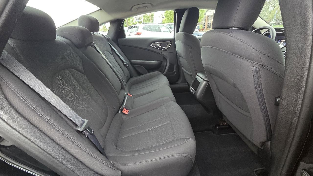Used 2015 Chrysler 200 Limited w/ Convenience Group FWD image 15