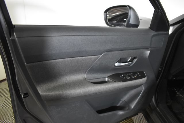 Certified 2025 Nissan Kicks SV AWD/4WD image 7