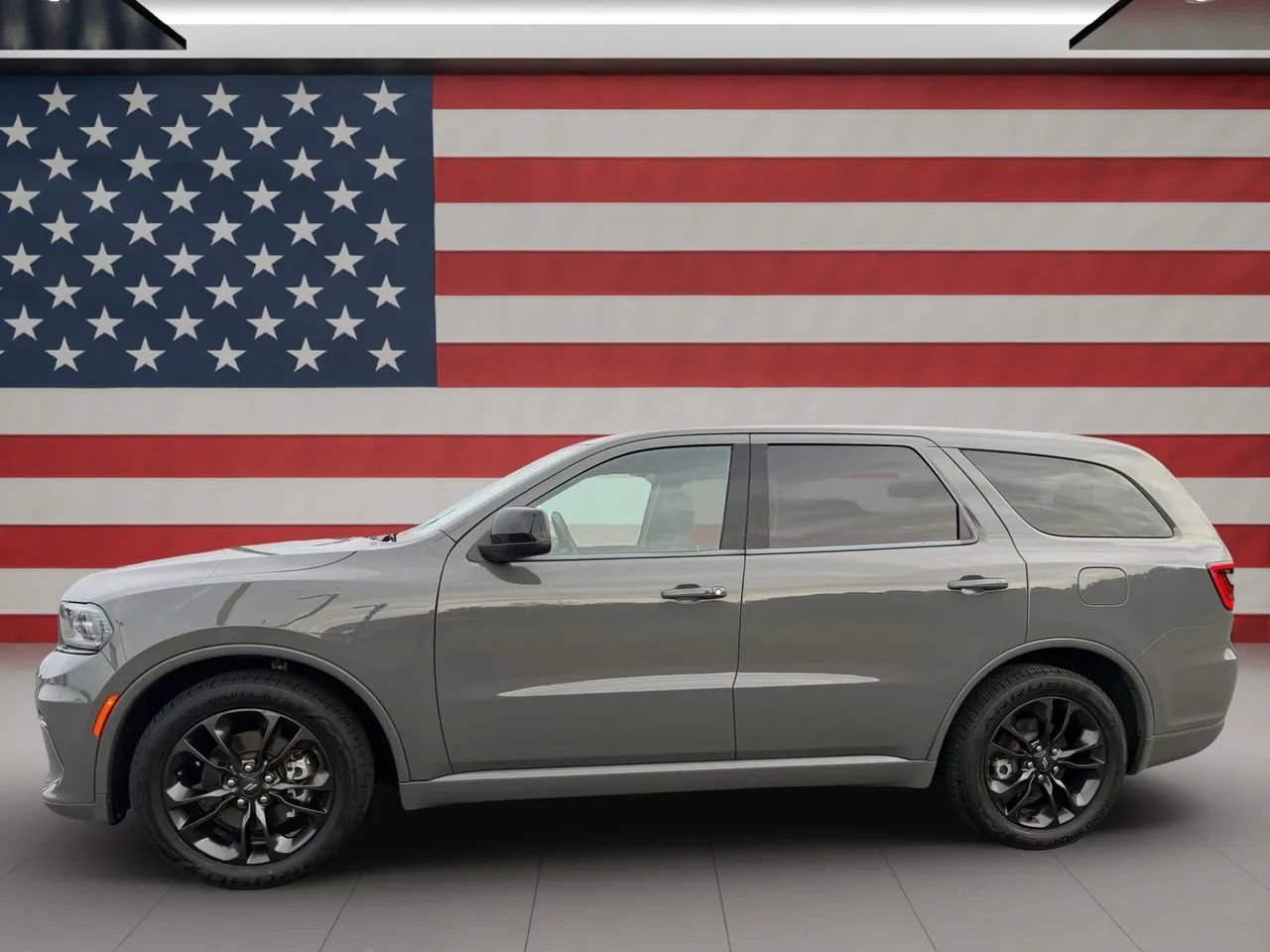 Used 2022 Dodge Durango SXT w/ Blacktop Package image 2