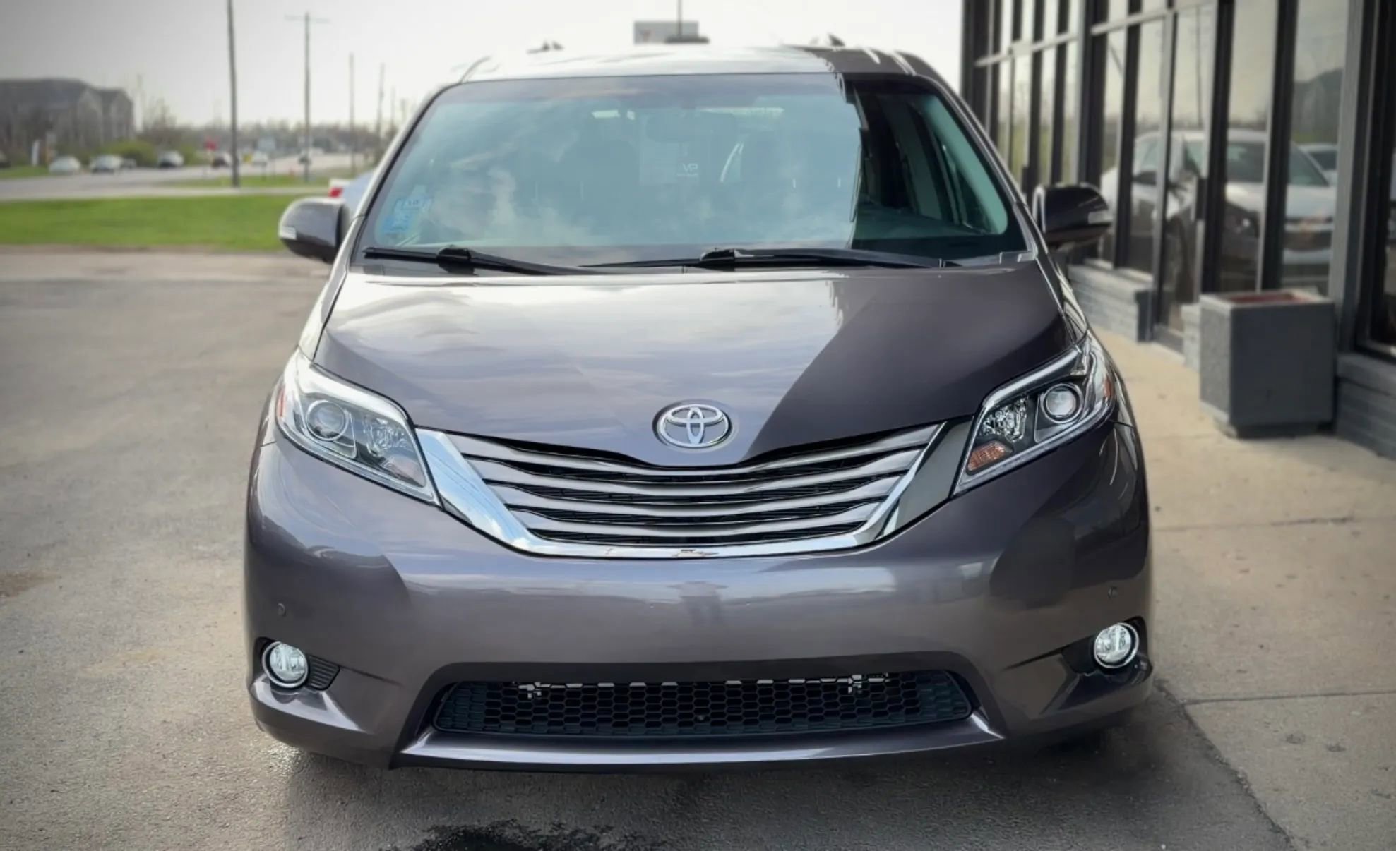 Used 2017 Toyota Sienna Limited image 6
