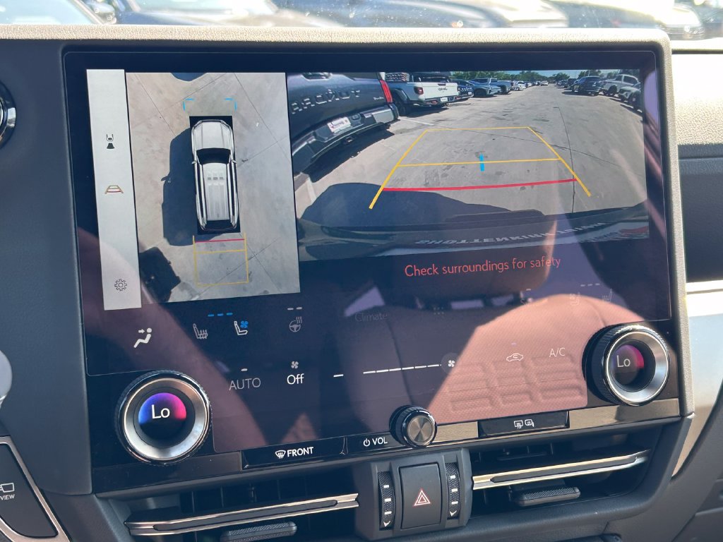 Used 2025 Lexus GX 550 w/ Accessory Package (32) AWD/4WD image 39