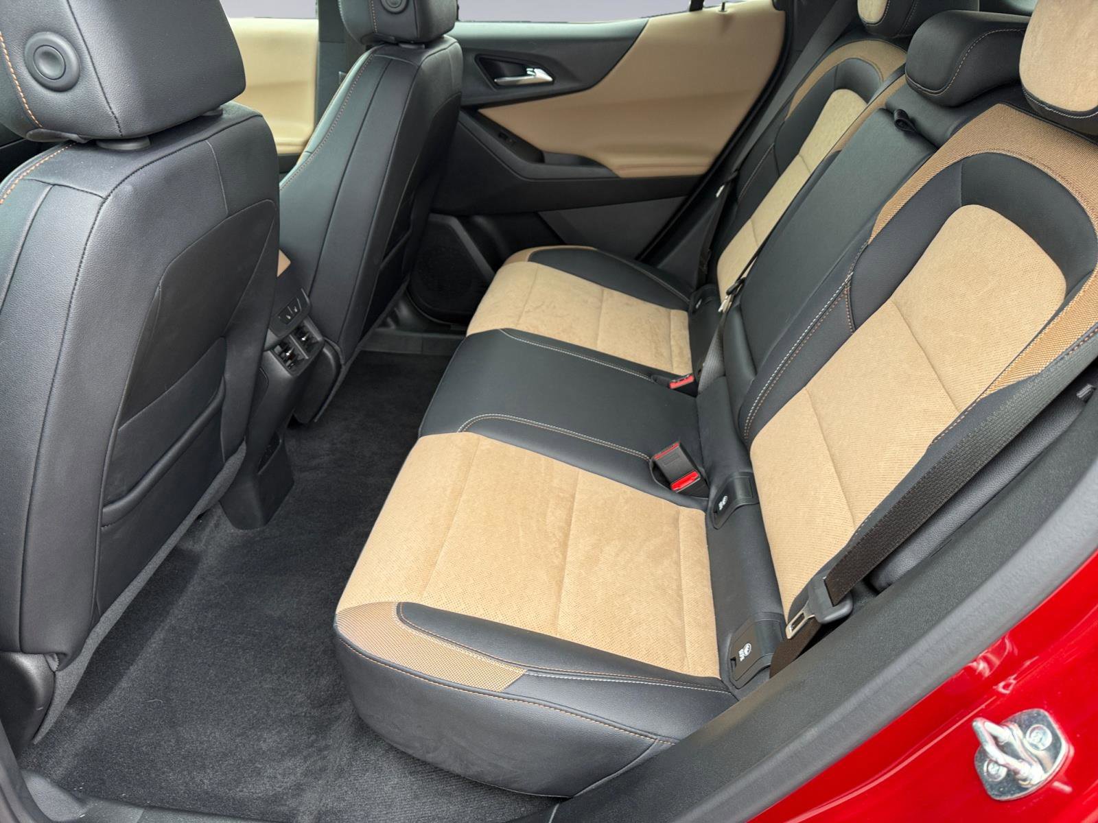 Used 2025 Chevrolet Equinox ACTIV w/ Safety and Technology Package image 13