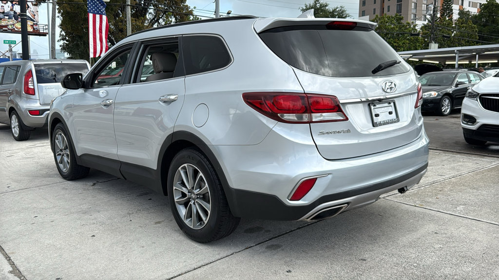 Used 2017 Hyundai Santa Fe SE FWD image 12