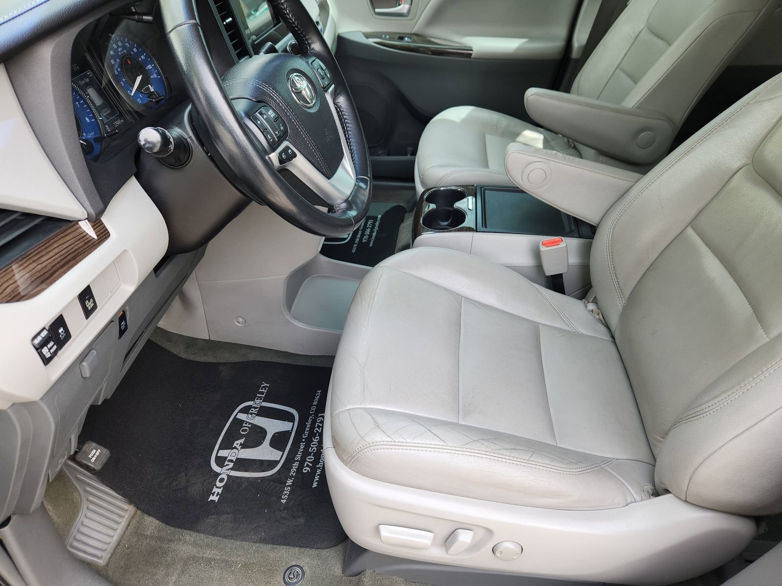 Used 2015 Toyota Sienna XLE FWD image 10