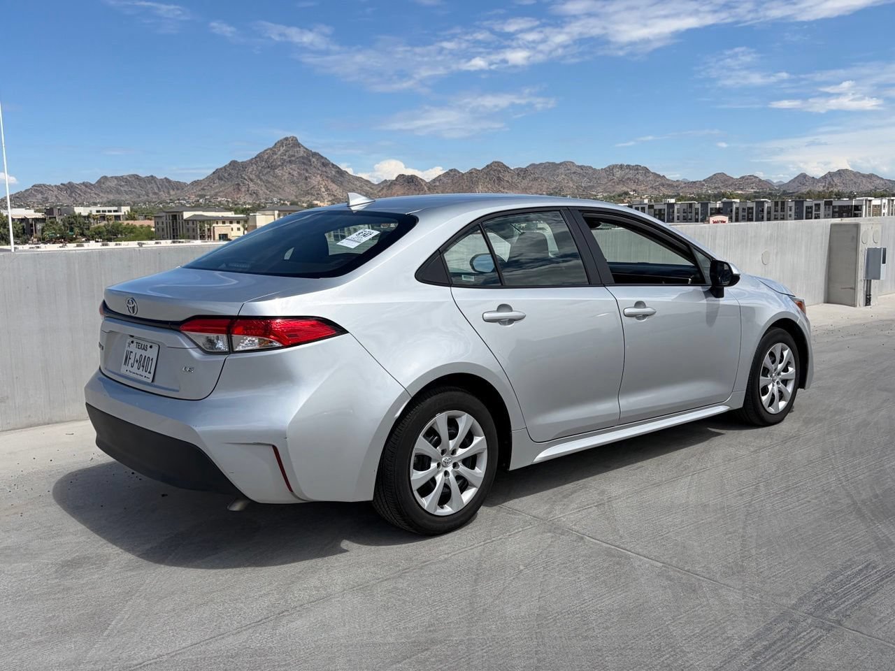 Used 2025 Toyota Corolla LE FWD image 2