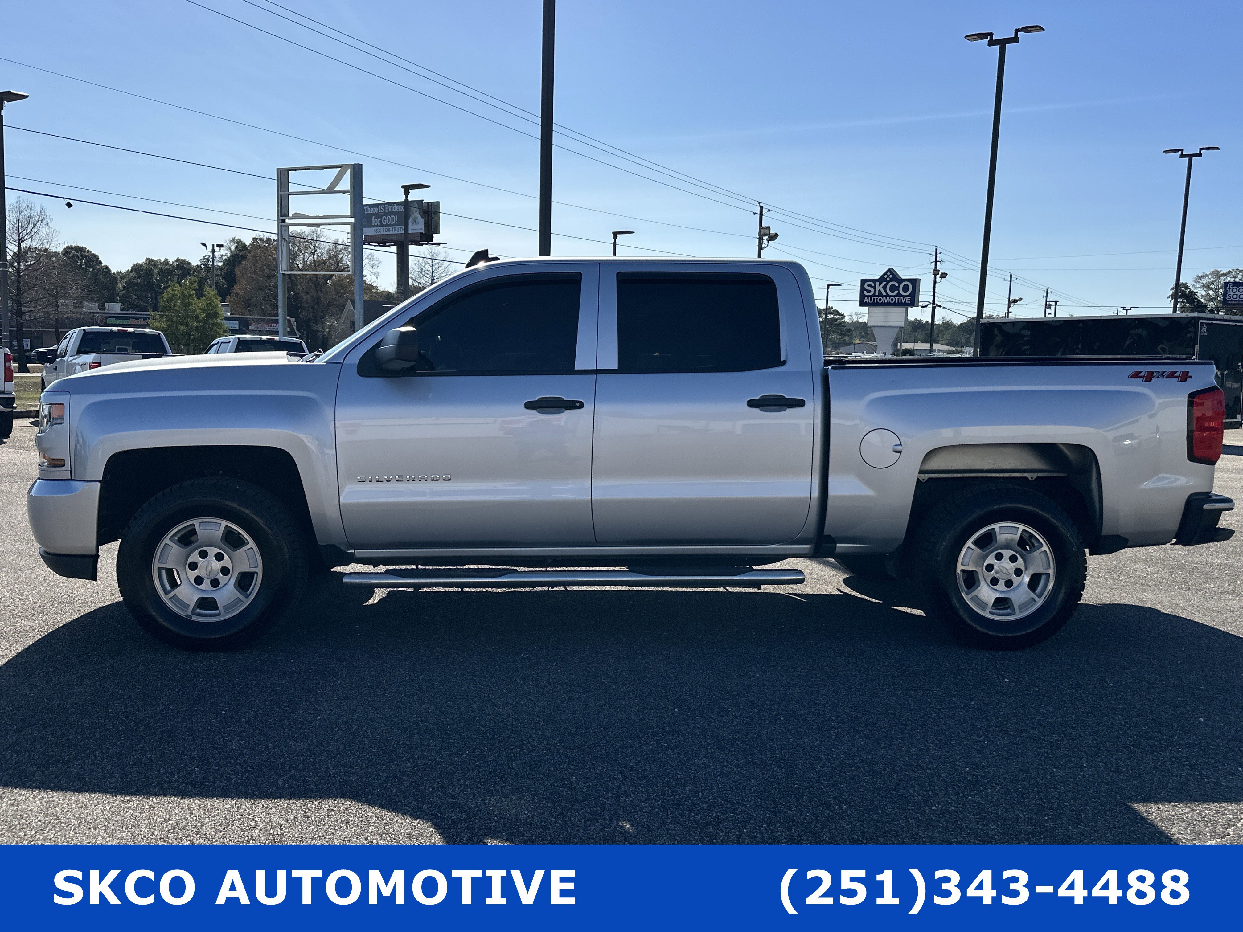 Used 2018 Chevrolet Silverado 1500 Custom w/ Custom Value Package image 2