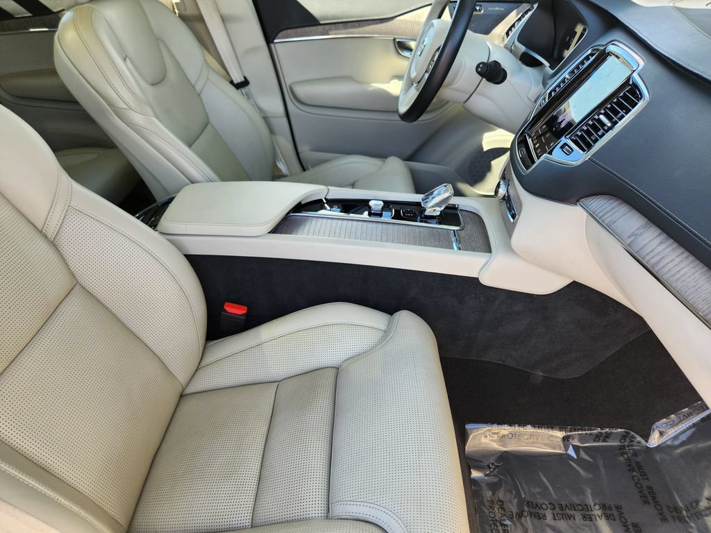 Used 2023 Volvo XC90 T8 Ultimate AWD/4WD image 5