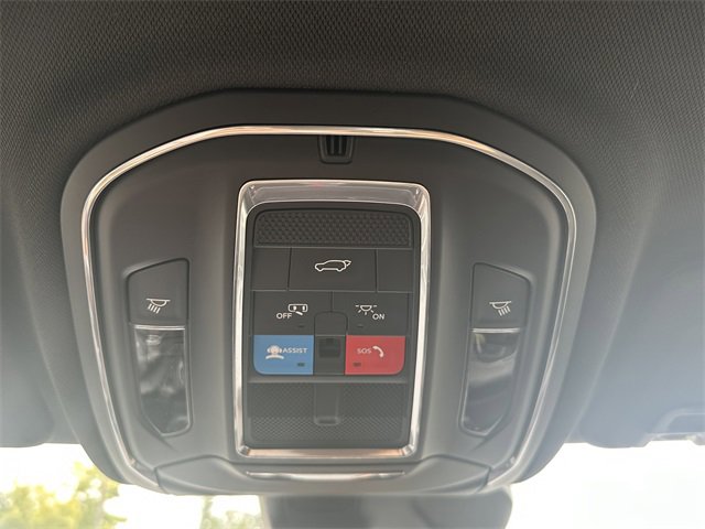 New 2025 Jeep Grand Cherokee Altitude image 27