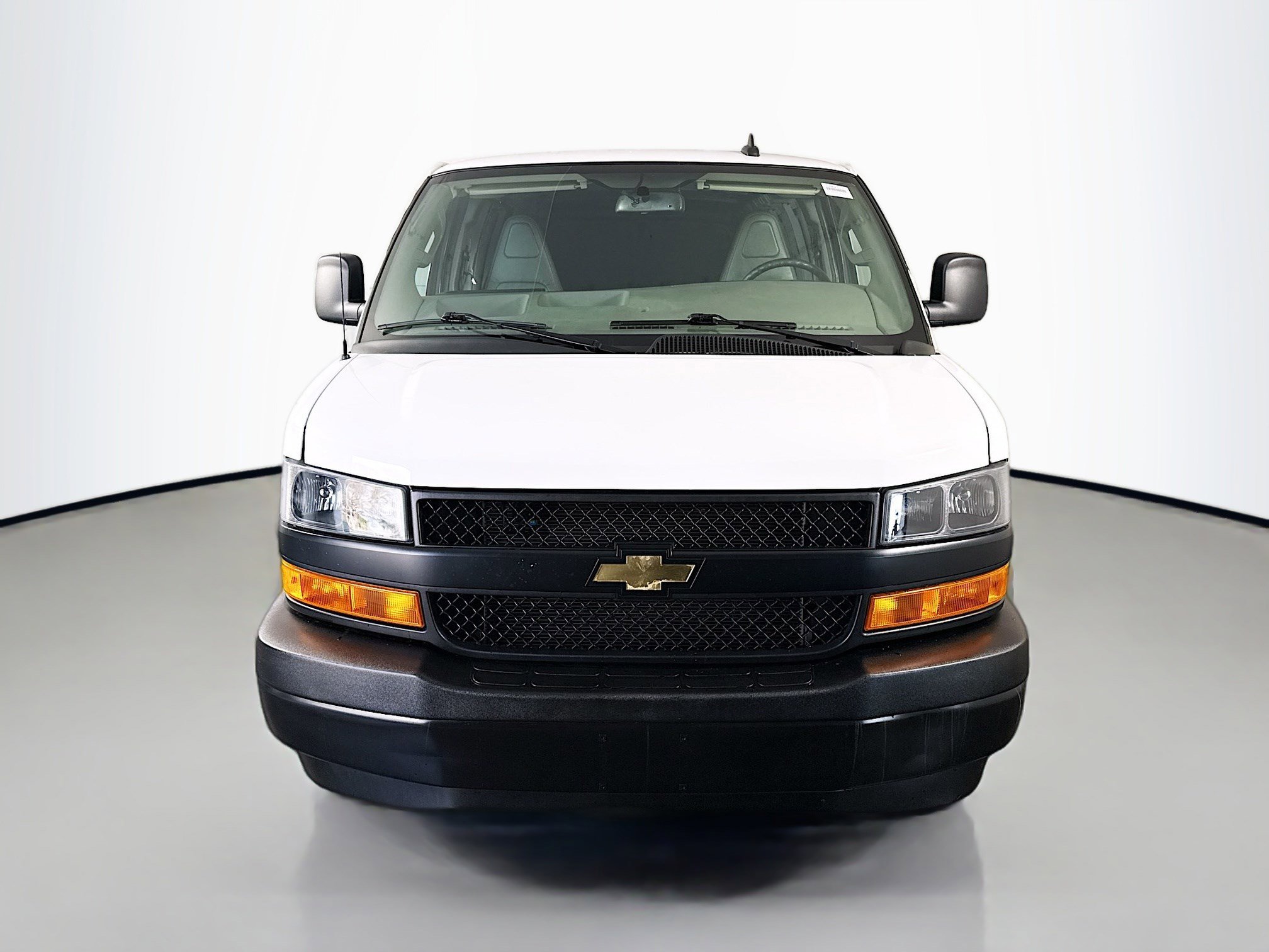 Used 2022 Chevrolet Express 2500 image 2