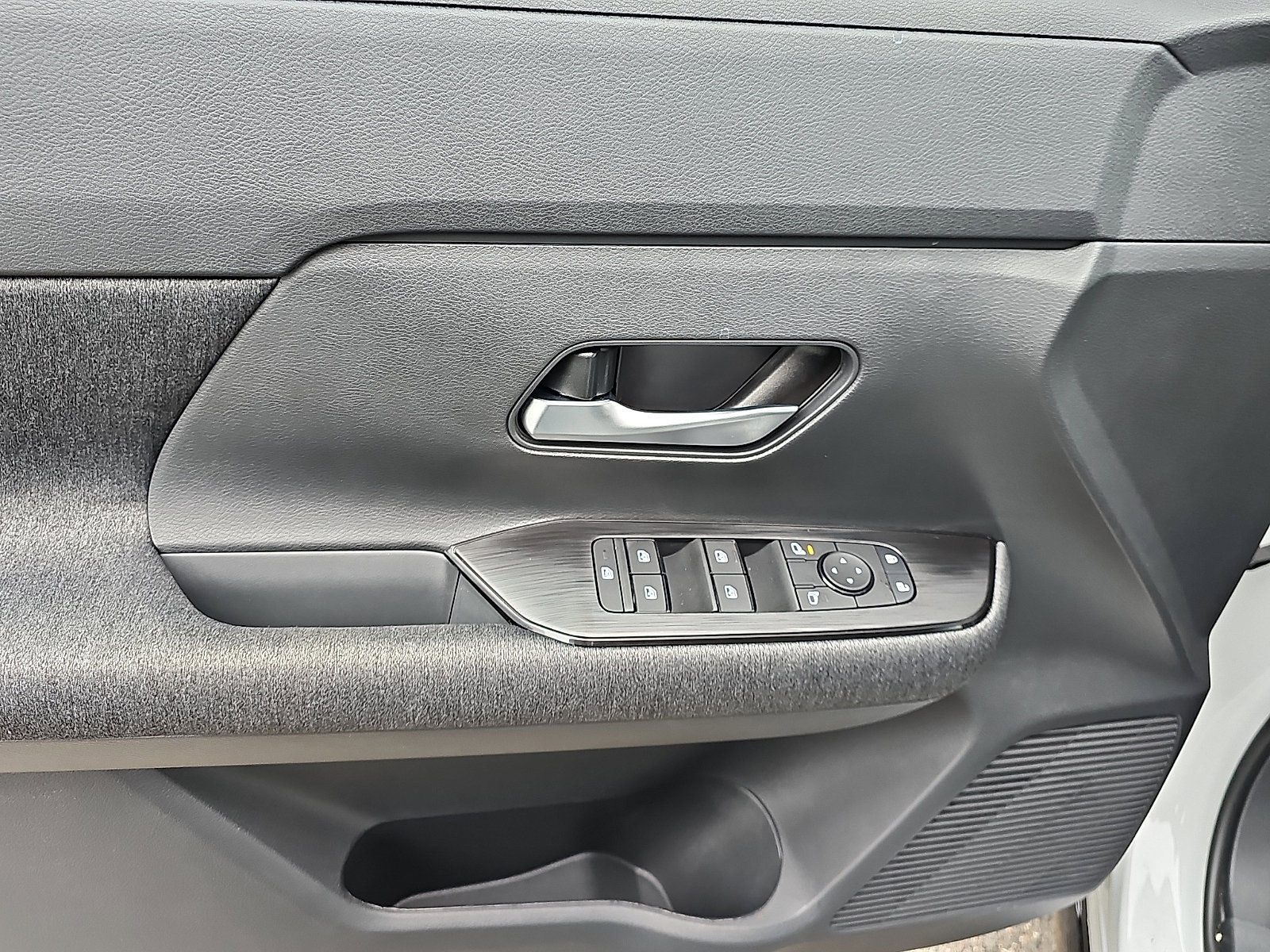New 2026 Nissan Kicks SV w/ Cold Weather Package image 8