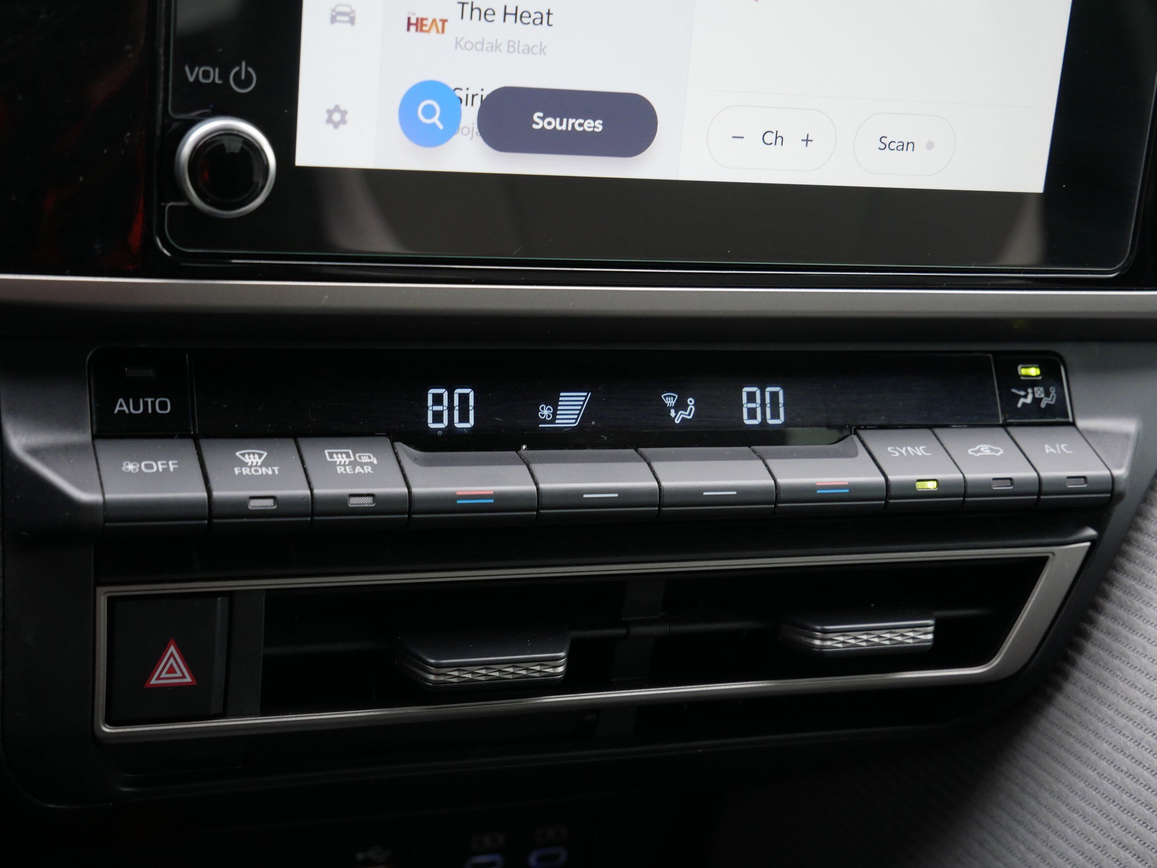 Certified 2025 Toyota Camry SE w/ Convenience Package image 23