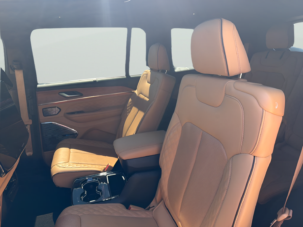 Used 2023 Jeep Grand Cherokee L Summit AWD/4WD image 33