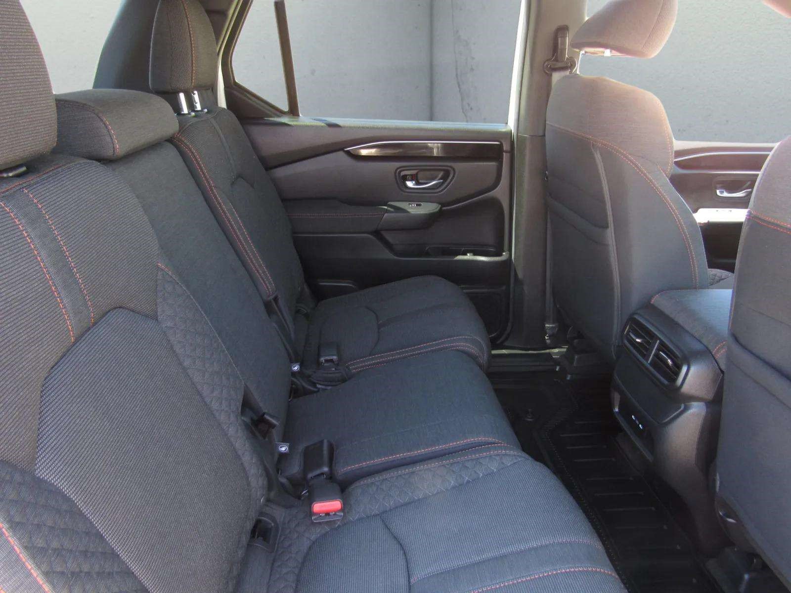 Certified 2025 Honda Pilot Sport image 11