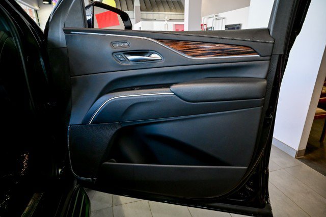 Used 2023 Cadillac Escalade ESV Premium Luxury AWD/4WD image 29