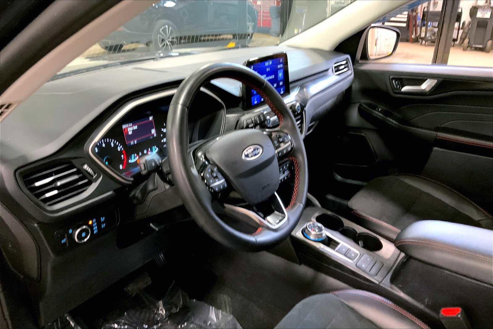 Used 2022 Ford Escape SEL w/ SEL Stealth AWD Package image 17