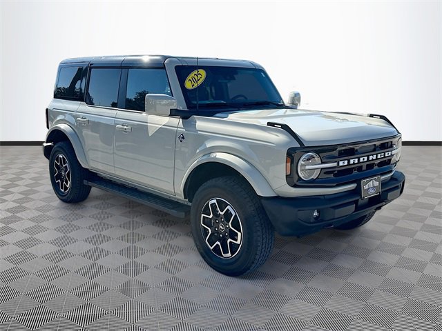 Used 2025 Ford Bronco Outer Banks image 3