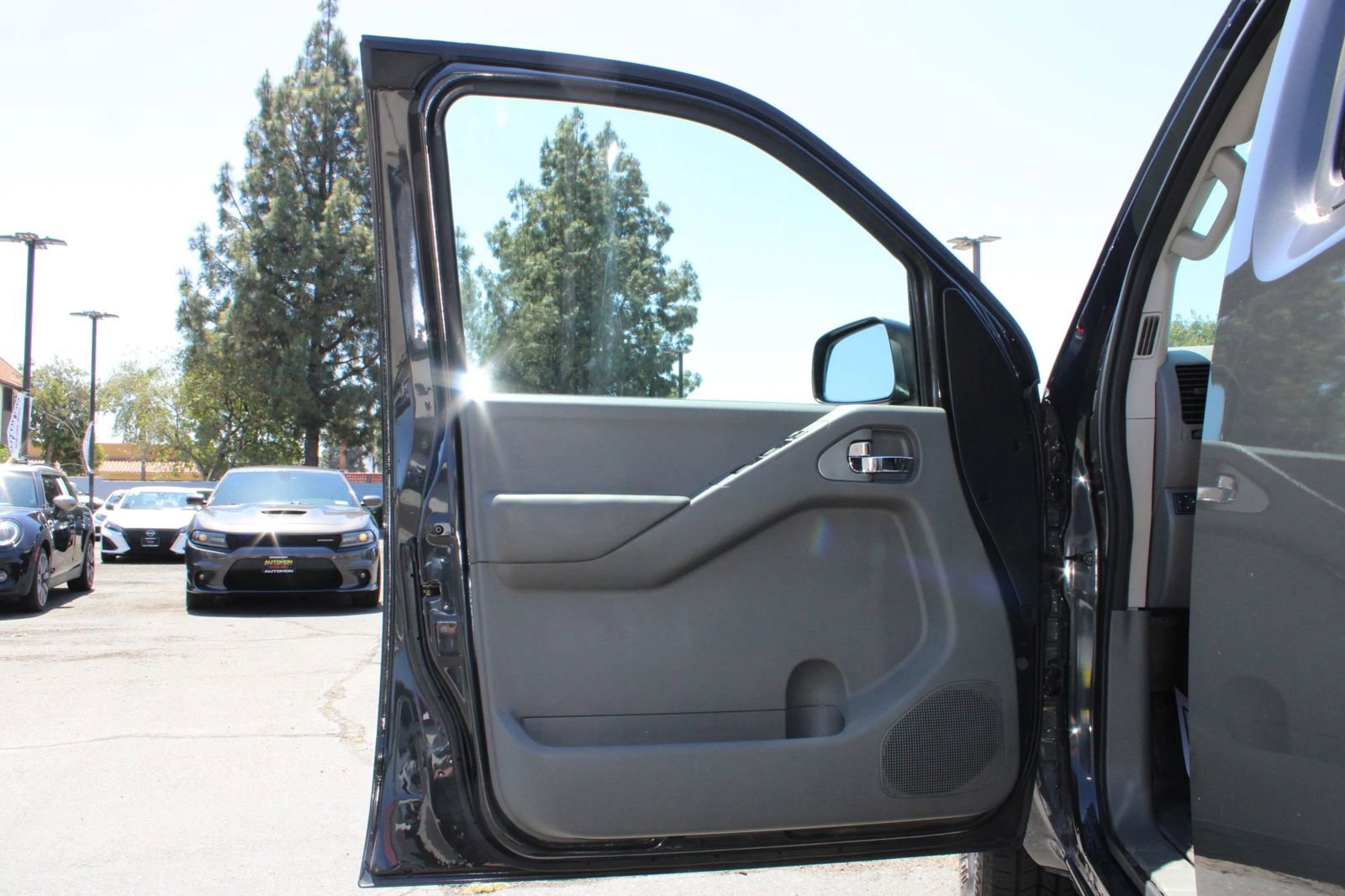 Used 2014 Nissan Frontier SV w/ SV Value Truck Package image 6