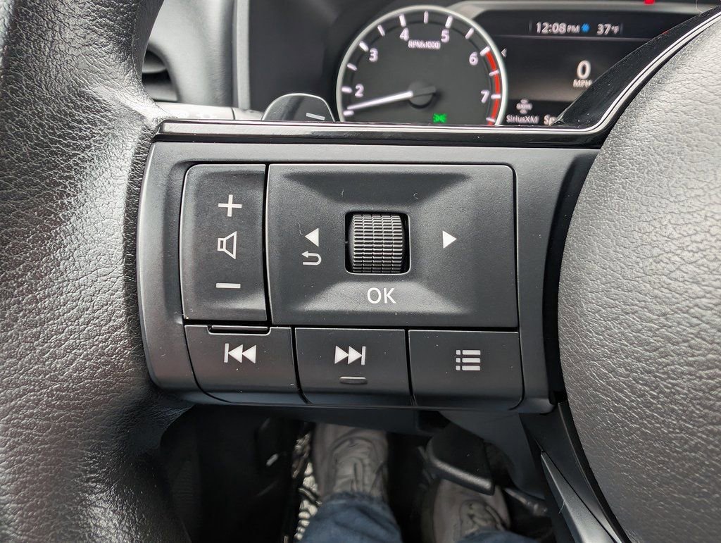 Used 2022 Nissan Rogue SV image 26