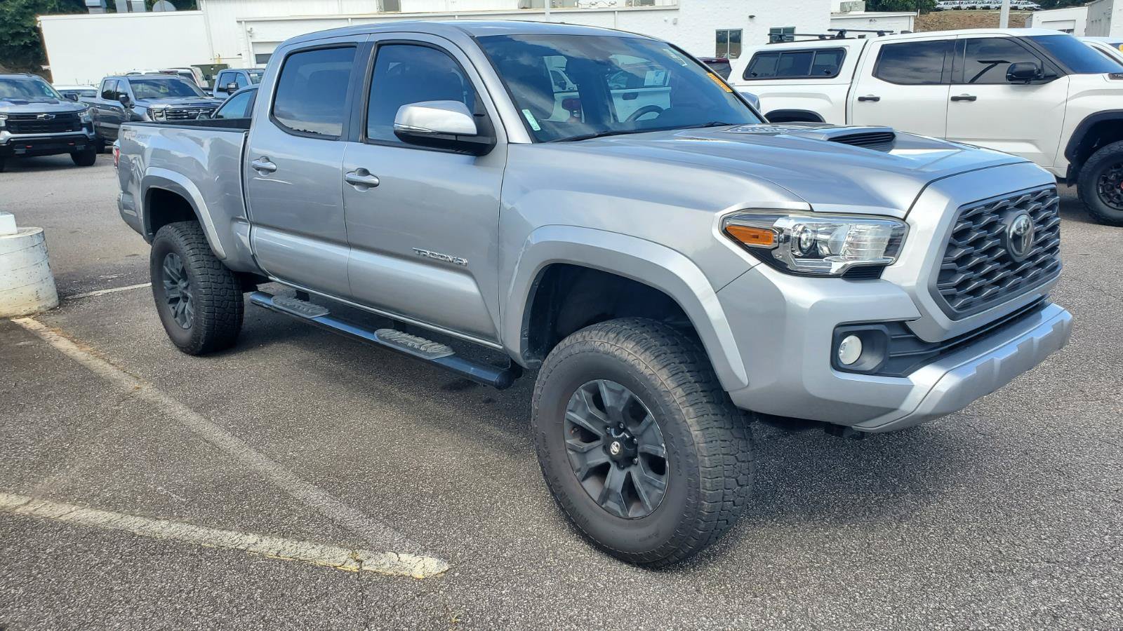 Used 2020 Toyota Tacoma TRD Sport RWD image 2