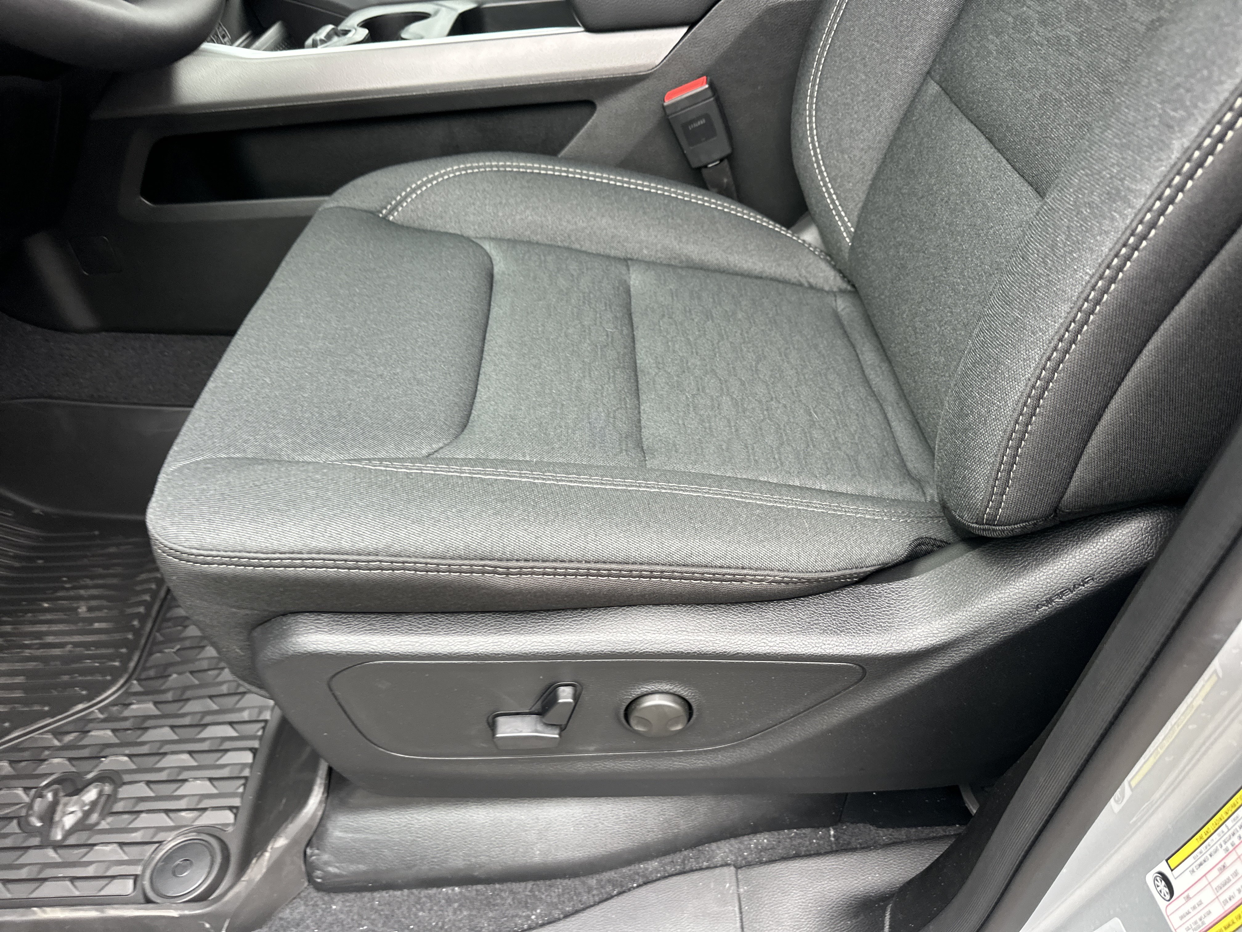 Used 2026 RAM 1500 4x4 Crew Cab image 26