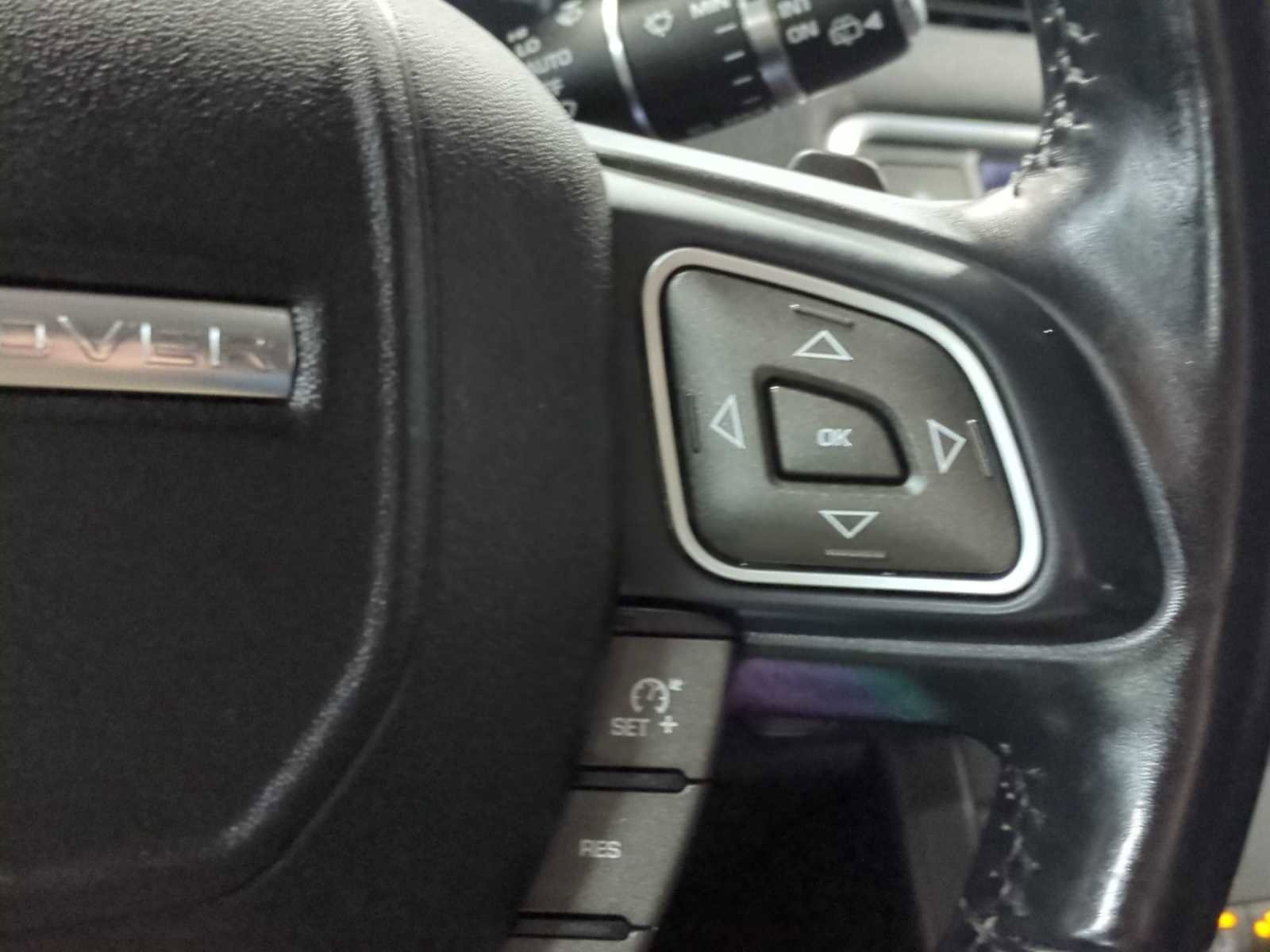 Used 2019 Land Rover Range Rover Evoque SE image 23