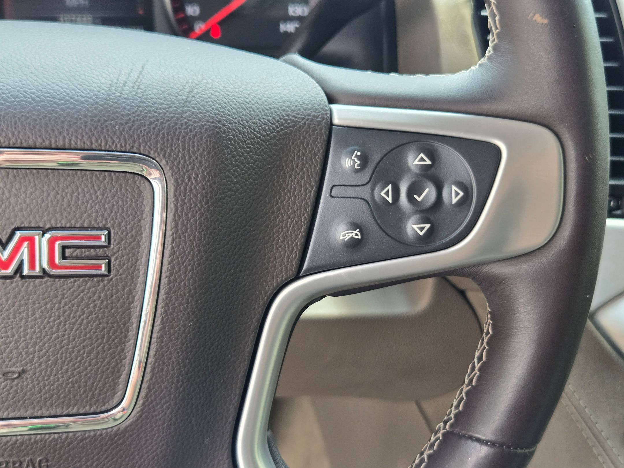 Used 2016 GMC Yukon XL SLT w/ Open Road Package image 13