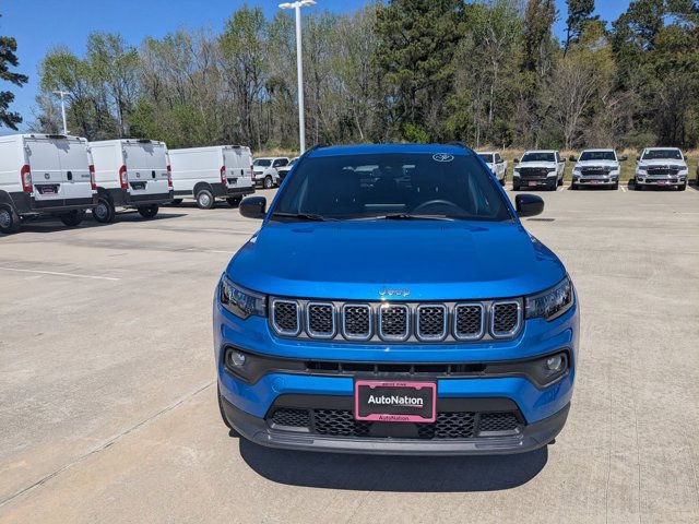 Used 2024 Jeep Compass Latitude image 2