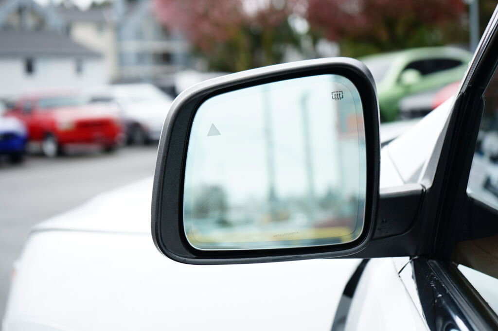 Used 2015 Jeep Grand Cherokee Summit image 9