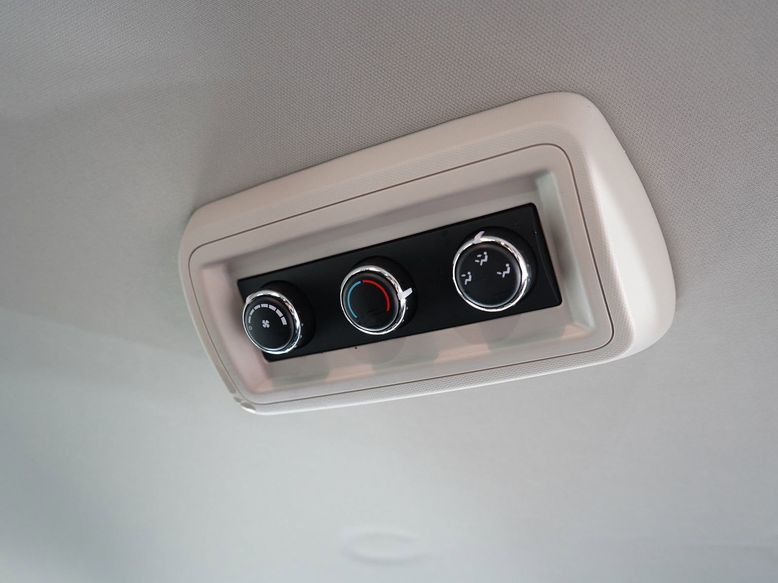 Used 2018 Dodge Grand Caravan SE w/ Rear Park Assist Package image 15