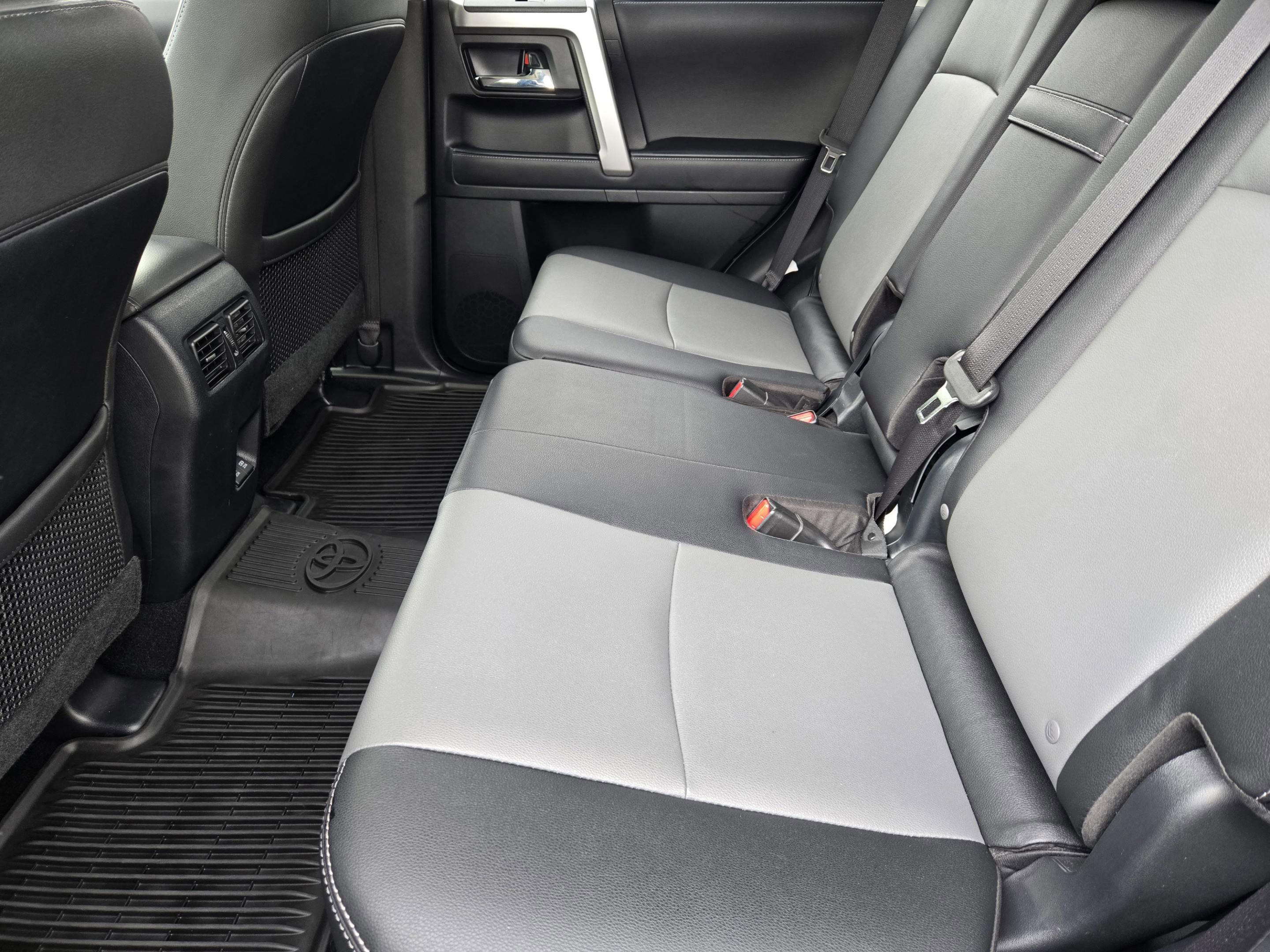 Used 2022 Toyota 4Runner SR5 Premium w/ Moonroof Package AWD/4WD image 30