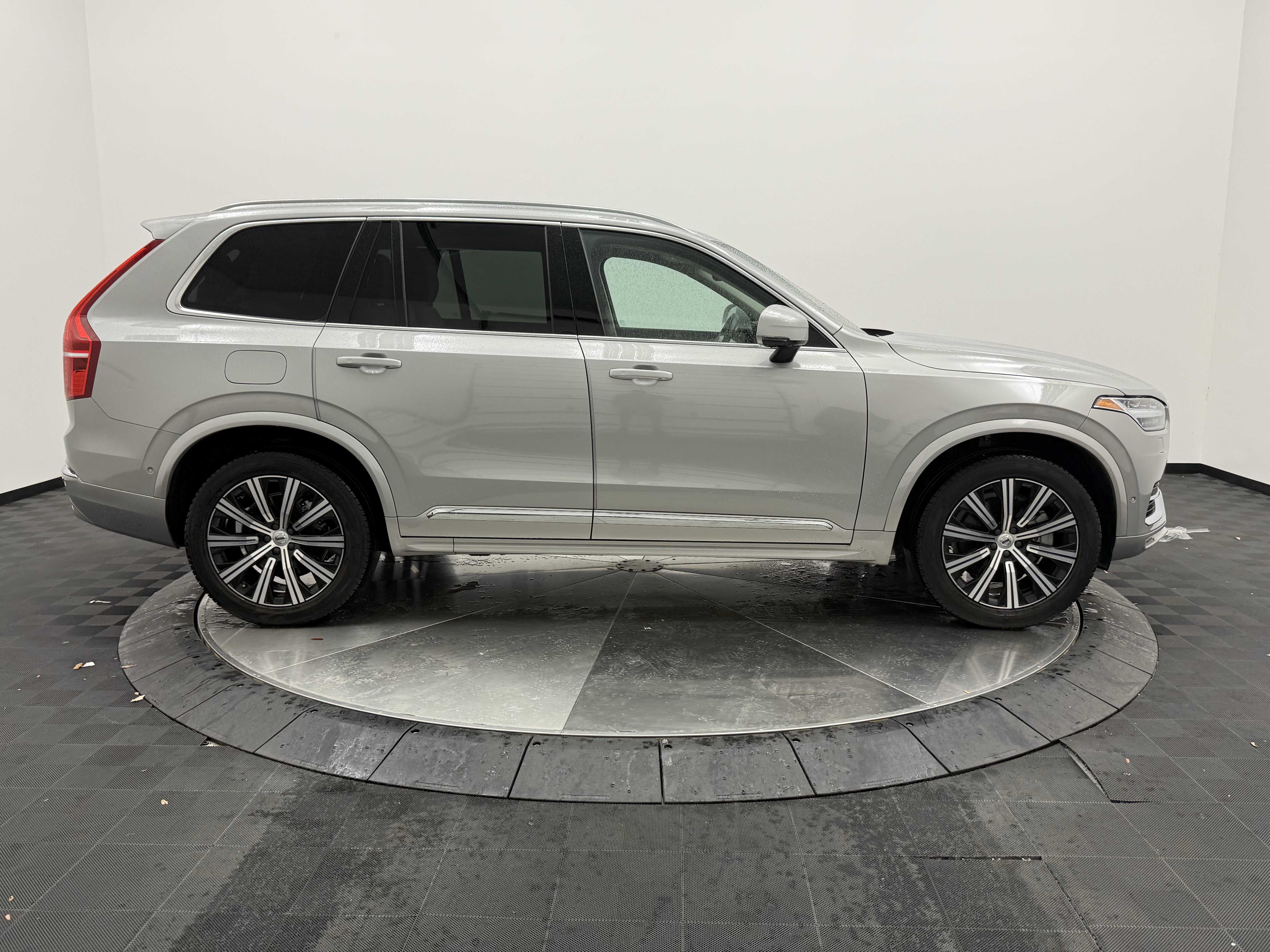 Used 2023 Volvo XC90 B6 Plus w/ Protection Package AWD/4WD image 11